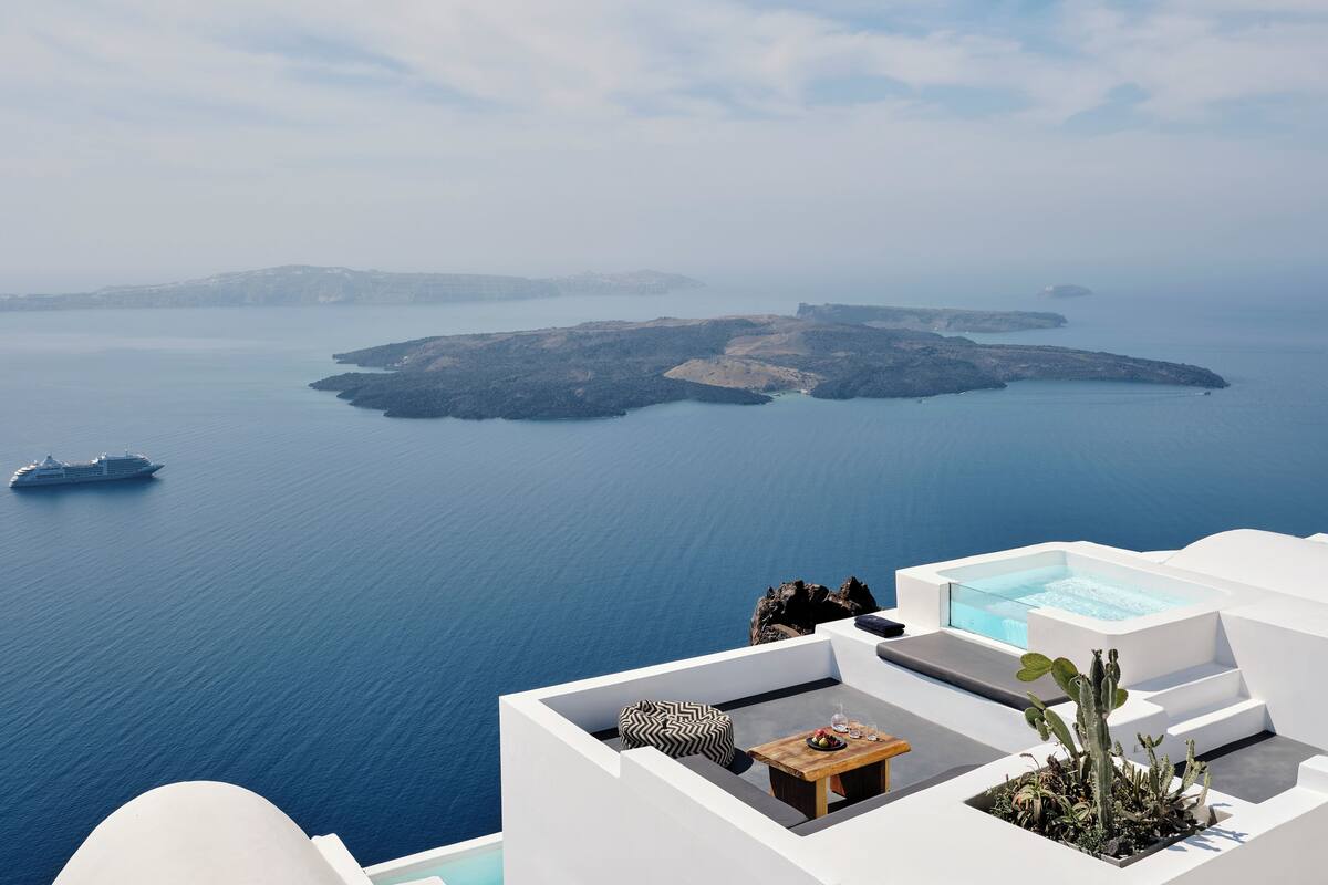 Rocca Senior Cave with Caldera View and Outdoor Hot Tub