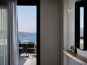 Premium Cave with Caldera View & Outdoor Hot Tub | Minibar, free WiFi, bed sheets - Stella Rocca A Mare (Santorini)
