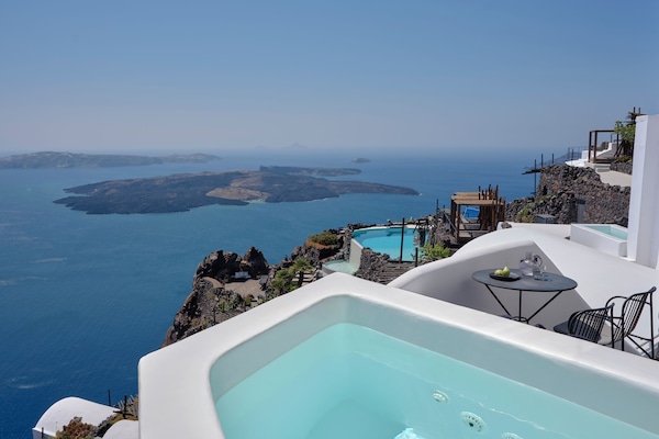 Rocca Style with Caldera View & Hot Tub | Een minibar, gratis wifi, beddengoed