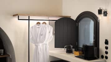 Rocca Deluxe with Caldera View and Outdoor Hot Tub | Minibar, escritorio, wifi gratis y ropa de cama