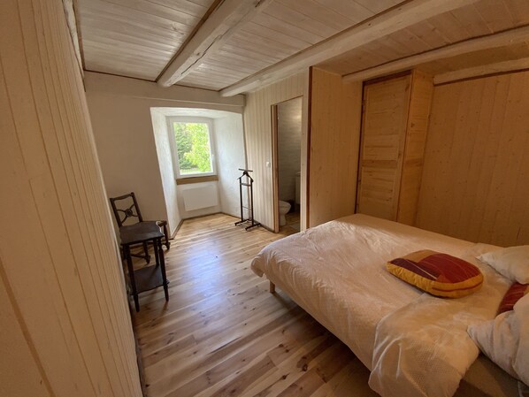 1 bedroom, free WiFi, bed sheets