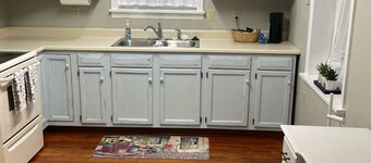 Quaint rural downtown community close to springs, 3 rivers, biking & equestrian