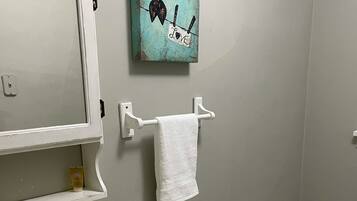 Combined shower/bathtub, hair dryer, towels, soap