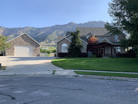 Exterior. High Adventure base - Hike, Bike, Ski, Water Sports, Fishing Gorgeous fall color