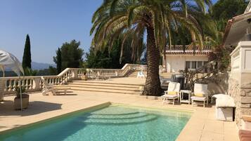 Piscine couverte, piscine extérieure