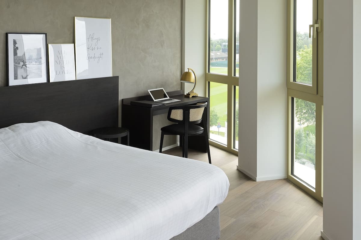 superior double room | minibar, in-room safe, desk, laptop workspace