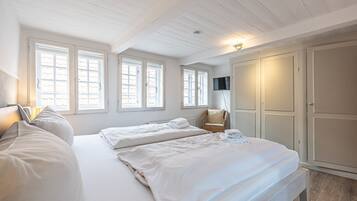 1 Schlafzimmer, Schreibtisch, BĂŒgeleisen/BĂŒgelbrett, Reisekinderbett