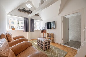 TV, books, stereo - fewo1846 - Dampfer Alexandra / Apartment with 2 bedrooms / balcony in the center (Flensburg)