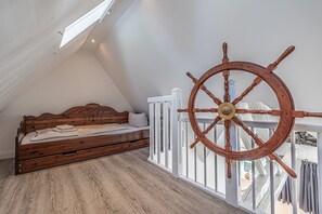 2 bedrooms, iron/ironing board, travel crib, free WiFi - fewo1846 - Dampfer Alexandra / Apartment with 2 bedrooms / balcony in the center (Flensburg)