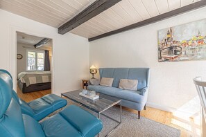 Fernseher, Bücher, Stereoanlage