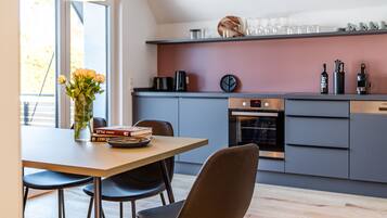 Maisonette | Eigene Küche | Großer Kühlschrank, Ofen, Herdplatte, Geschirrspüler