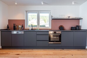 Apartment | Private kitchen | Full-size fridge, oven, stovetop, dishwasher - stuub saig (Lenzkirch)