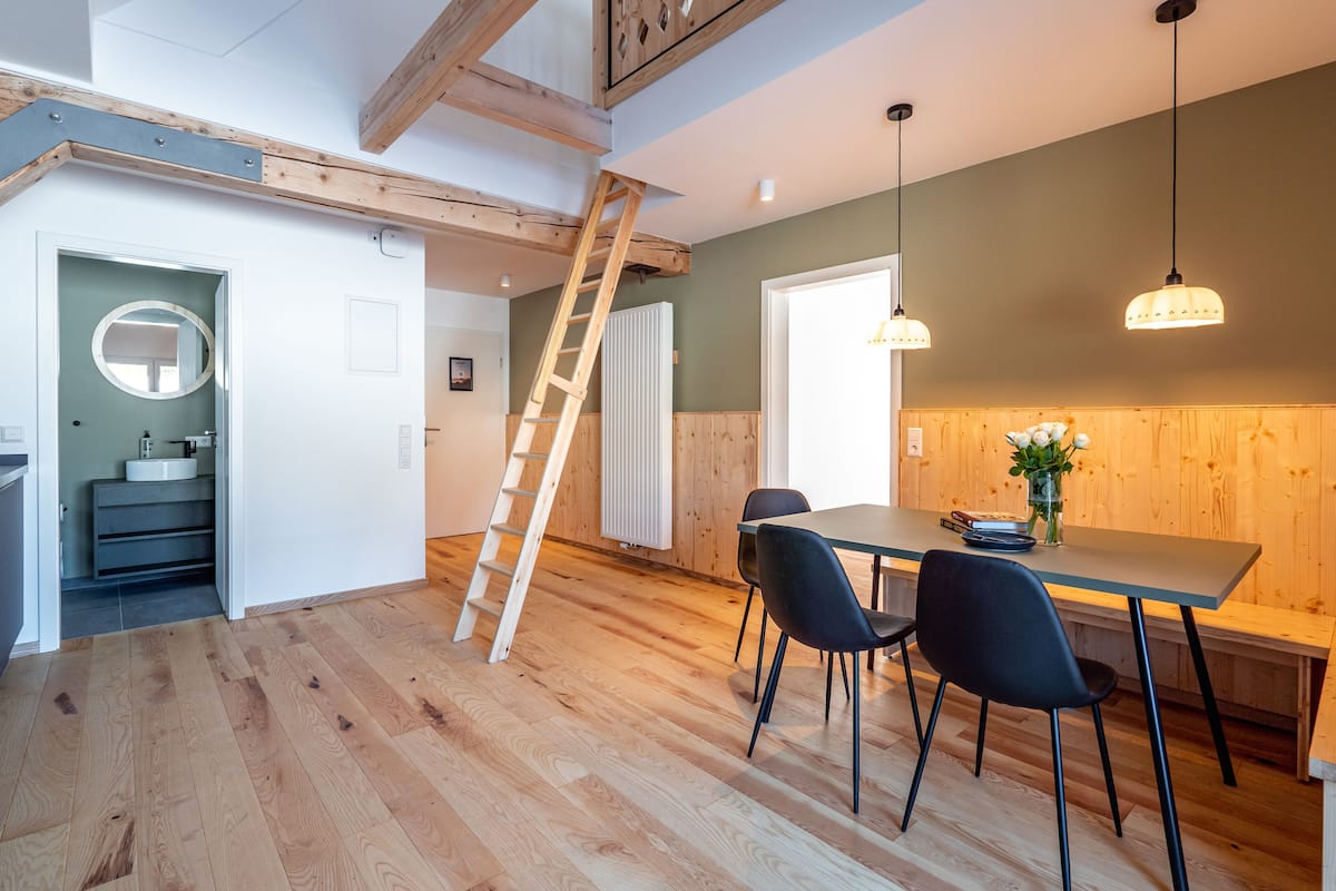 Duplex | Living area | Flat-screen TV