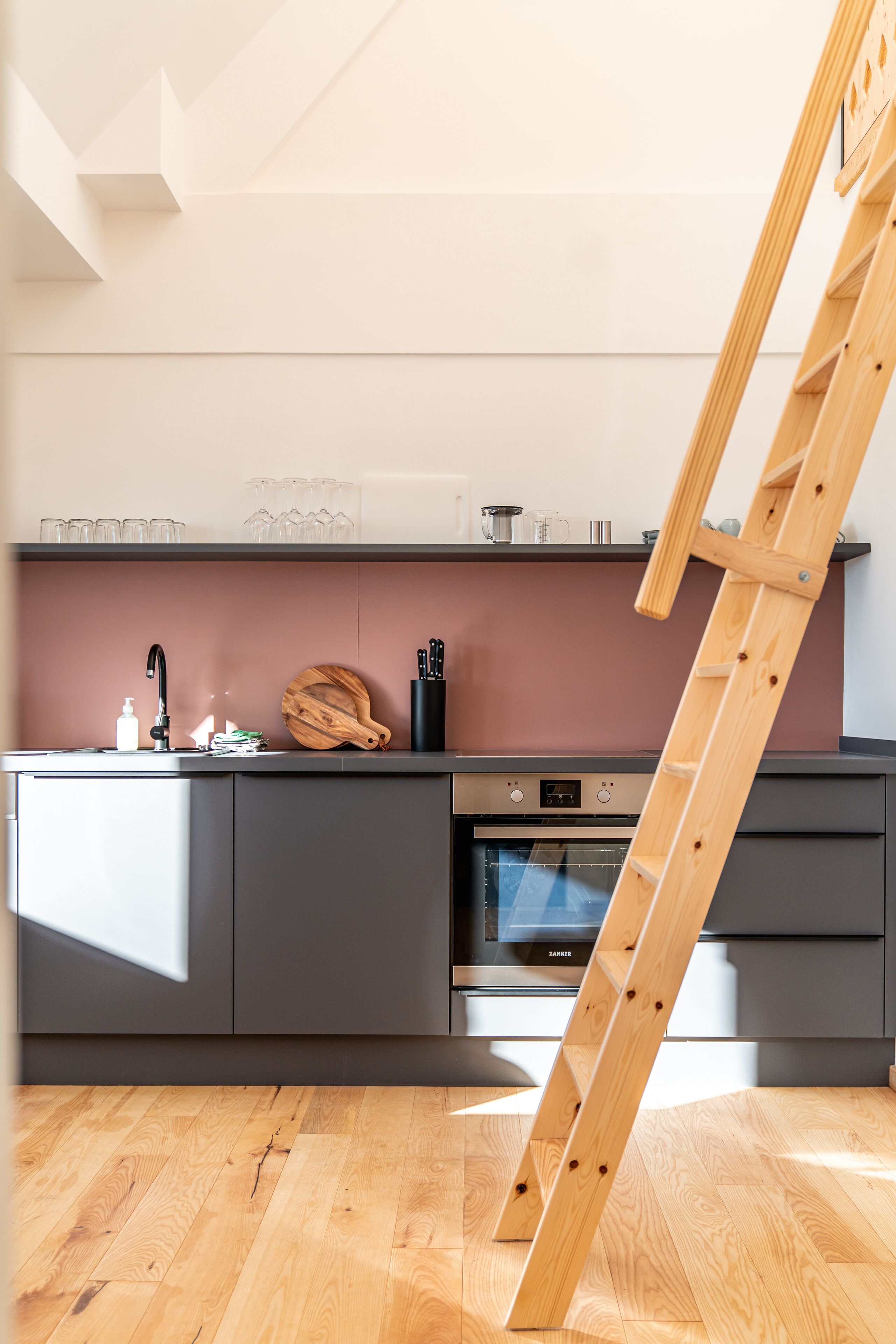 複式房屋 | 私人廚房 | 大型冰箱、烤箱、爐台、洗碗機