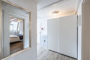 1 Schlafzimmer, Schreibtisch, BĂŒgeleisen/BĂŒgelbrett, kostenloses WLAN