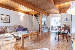 Fernseher, DVD-Player, Stereoanlage