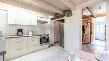 KĂŒhlschrank, Mikrowelle, Ofen, Herdplatte