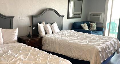Oceanfront 2 Queen Kitchenette Studio Pet Friendly