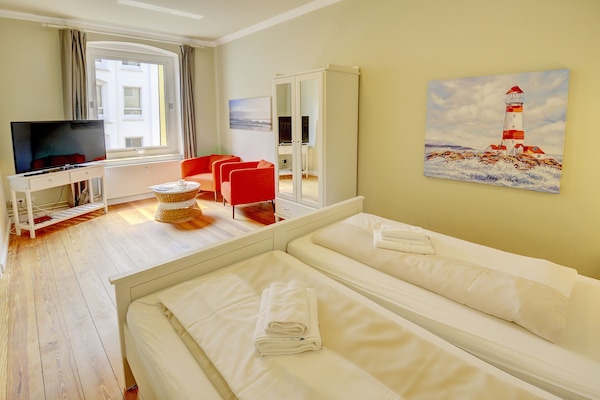 living/sleeping room
