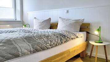 2 Schlafzimmer, Schreibtisch, Bügeleisen/Bügelbrett, Reisekinderbett