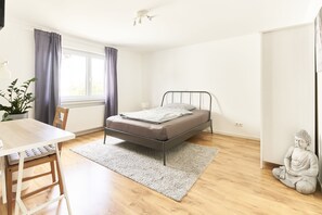 3 Schlafzimmer, Schreibtisch, Bügeleisen/Bügelbrett, kostenloses WLAN