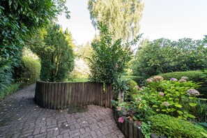 المنطقة المحيطة بالمنشأة