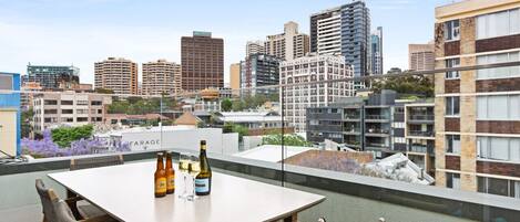 تناول الطعام بالخارج