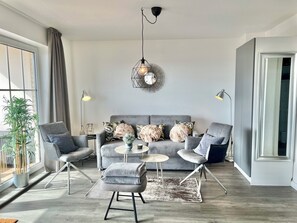 تلفزيون، مشغل دي في دي، كُتُب، ستيريو