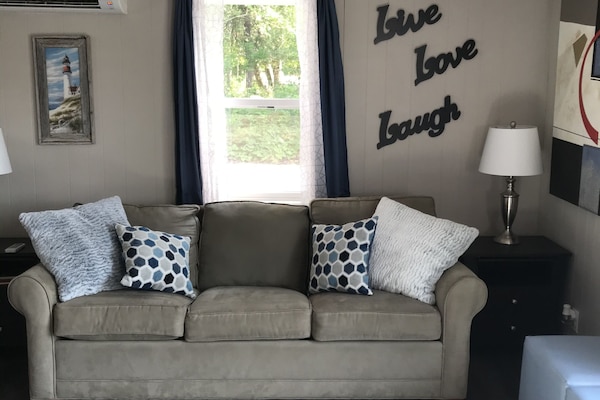 Smart TV, fireplace, stereo