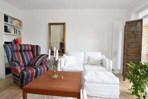 TV, DVD player, stereo - fewo1846 - Belvedere / 2-room apt. on the 1st floor with balcony and harbor view (Flensburg)