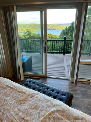 6 bedrooms, WiFi, bed sheets