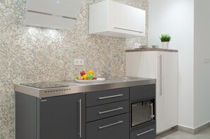 Private kitchen - Modern & Centric One Bedroom Apartment in Alicante (Alacant/Alicante)