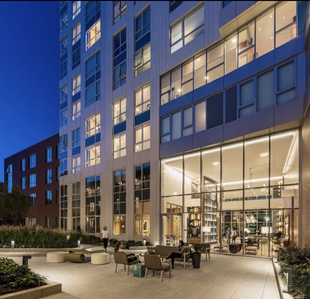 AMAZING High Ceiling 3 BED \/ 2 BATH Water view