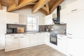 Kjøleskap, mikrobølgeovn, ovn og oppvaskmaskin