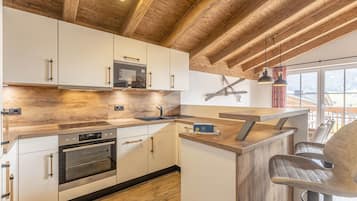 冰箱、微波炉、烤箱、洗碗机