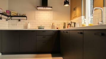 Réfrigérateur, four, plaque de cuisson, lave-vaisselle