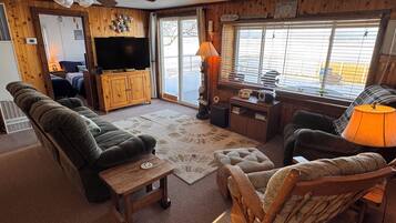 TV connectée, jeux vidéo, lecteur de DVD, livres