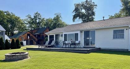 North View Cabins #3 - 2Bed/1Ba Direct Waterfront Cabin on Houghton Lake!