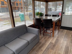Interior - North View Cabins #3 - 2Bed/1Ba Direct Waterfront Cabin on Houghton Lake! (Houghton Lake)