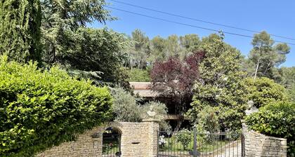 Rez-de-jardin Indépendant D'une Villa Traditionnelle en Provence 128m2