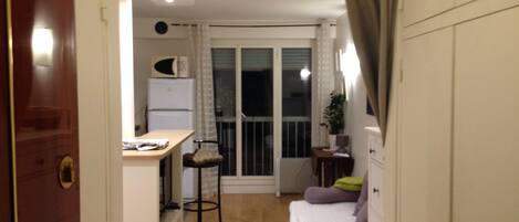 1 室のベッドルーム、WiFi