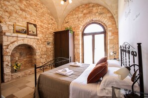 4 bedrooms, iron/ironing board, travel cot, free WiFi