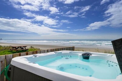 Oceanfront Vacation House - Pet Friendly 