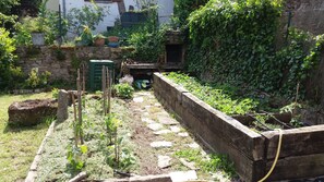 المنطقة المحيطة بالمنشأة