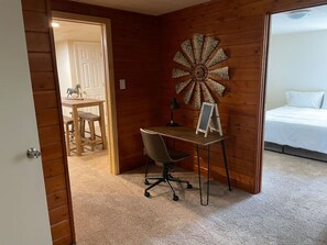 1 slaapkamer, een bureau, een strijkplank/strijkijzer, gratis wifi