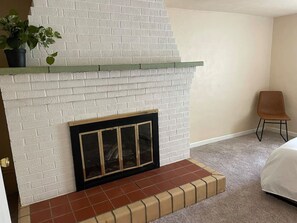 1 habitación, escritorio, tabla de planchar con plancha y wifi gratis 