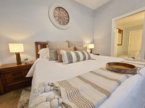 Beautiful Historic Shotgun House - 10 min to FQ