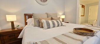 Beautiful Historic Shotgun House - 10 min to FQ