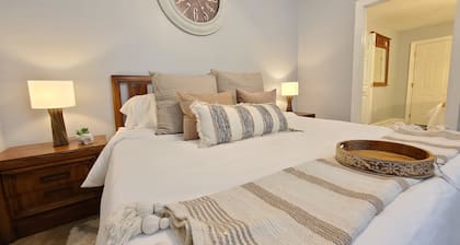 Beautiful Historic Shotgun House - 10 min to FQ