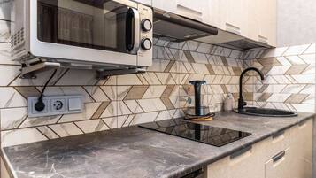 Apartment | Eigene Küche | Mikrowelle, Herdplatte, Hochstuhl, Grillplatte